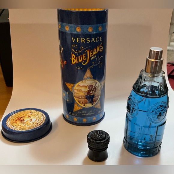 Versace Blue Jeans mans fragrance spray 2.5fl.Oz. 75ml. In round western tin. - Picture 4 of 8